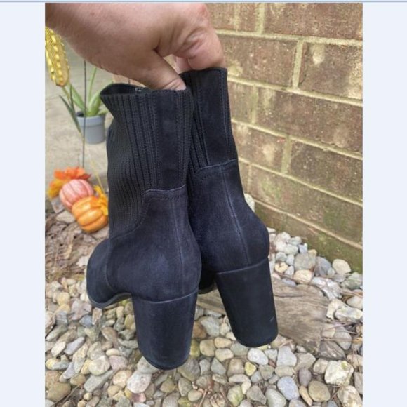 VIONIC WOMEN'S ANKLE HIGH BLACK SUEDE BOOTS, KAYLEE SDE KNIT, SIZE 8.5 - Picture 5 of 12